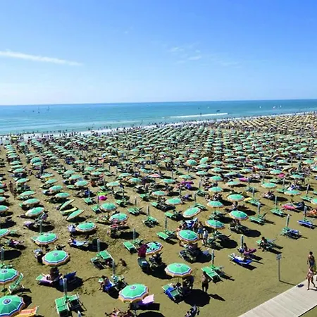 Cozy Escape With Relaxing Terrace Appartement Bibione